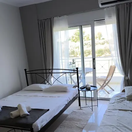דירה Christina's Beachside